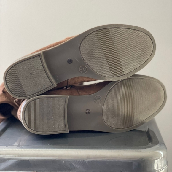 Knee High Flat Brown Suede Boot -- 9 - Picture 2 of 3